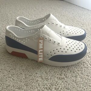 NWT Native Lennox Block Youth red white and blue Shoes J2